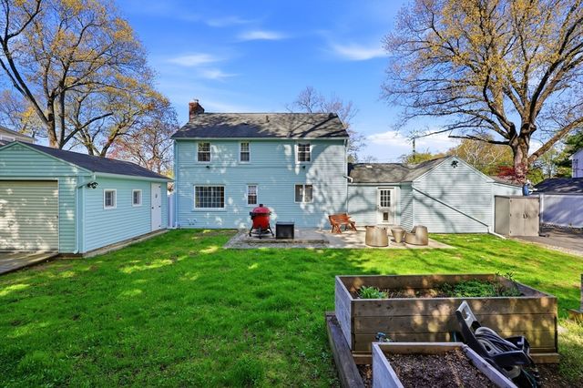 145 Chalmers St, Springfield, MA 01118