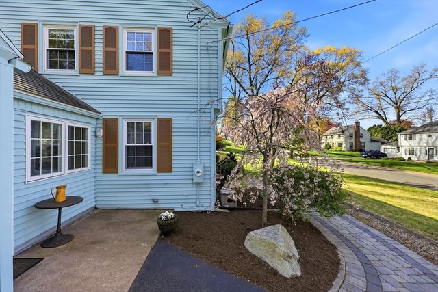 145 Chalmers St, Springfield, MA 01118