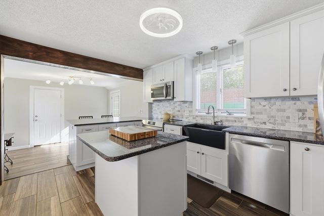 145 Chalmers St, Springfield, MA 01118