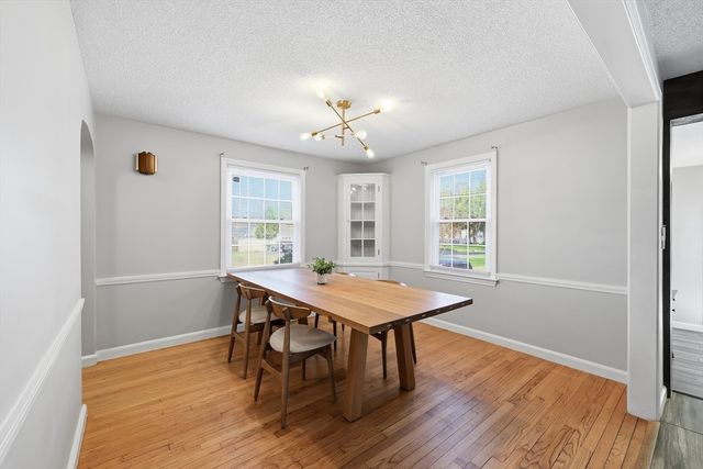 145 Chalmers St, Springfield, MA 01118