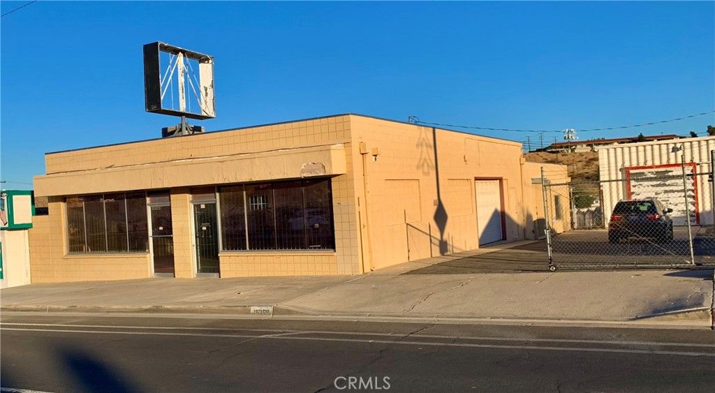 Image 2 of property listing at 15369 7th Street, Victorville, CA 92395