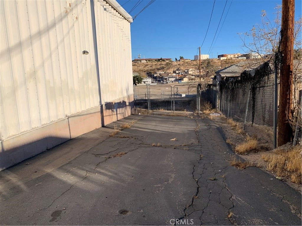 Image 5 of property listing at 15369 7th Street, Victorville, CA 92395