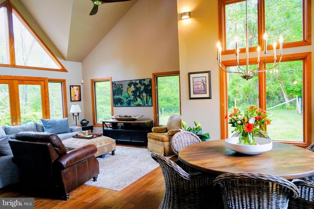47 STONEY BANK RD, Glen Mills, PA 19342