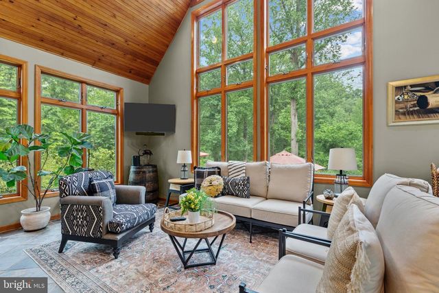 47 STONEY BANK RD, Glen Mills, PA 19342