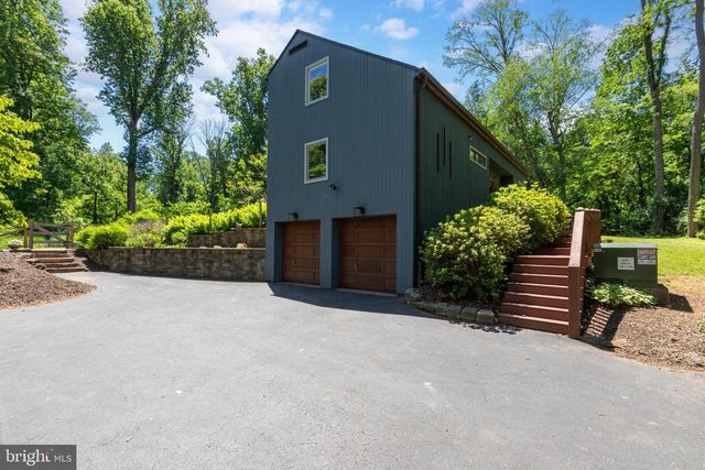 47 STONEY BANK RD, Glen Mills, PA 19342