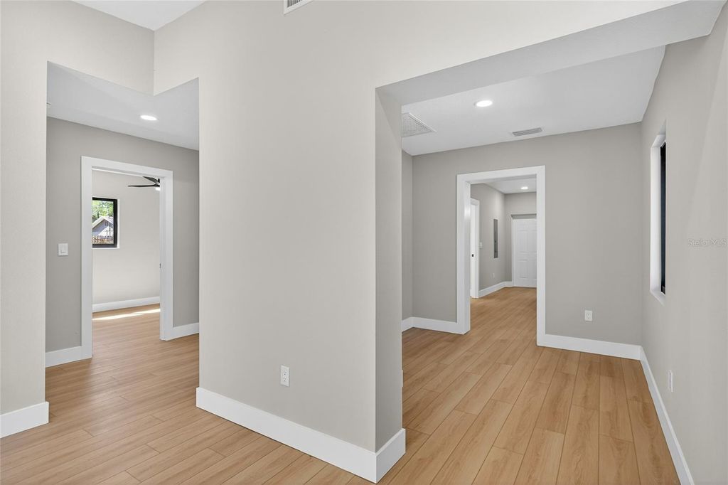 Image 17 of property listing at 3512 W MCELROY AVENUE, Tampa, FL 33611