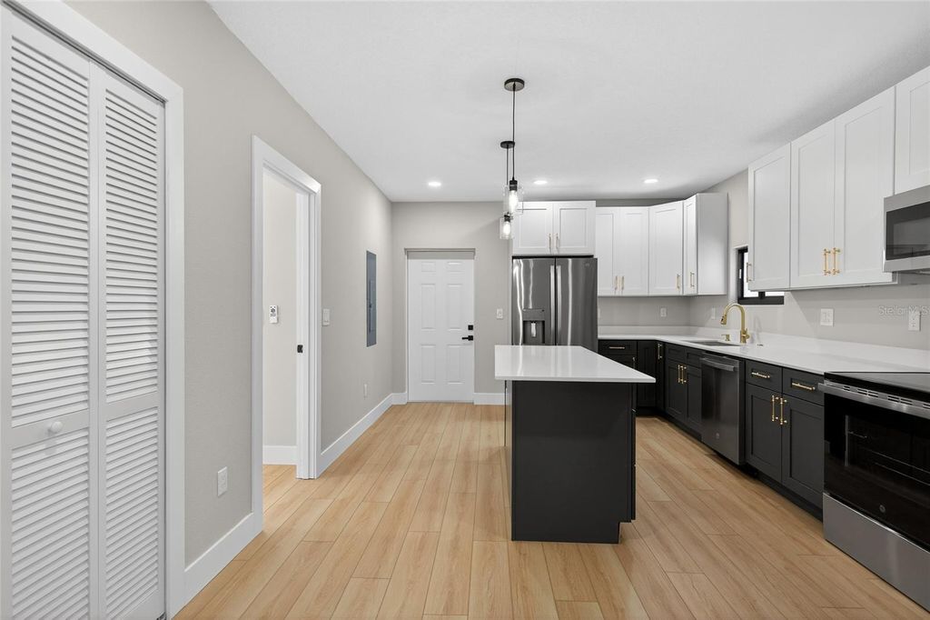 Image 19 of property listing at 3512 W MCELROY AVENUE, Tampa, FL 33611