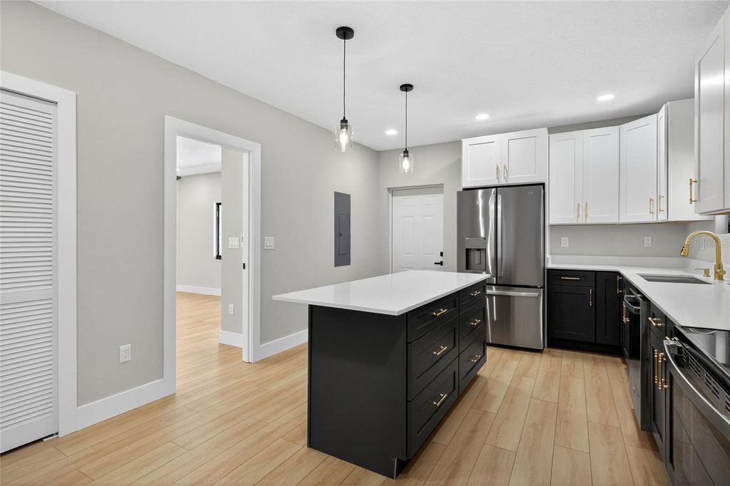 Image 21 of property listing at 3512 W MCELROY AVENUE, Tampa, FL 33611