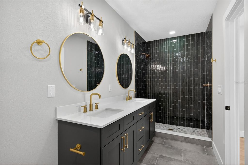 Image 23 of property listing at 3512 W MCELROY AVENUE, Tampa, FL 33611