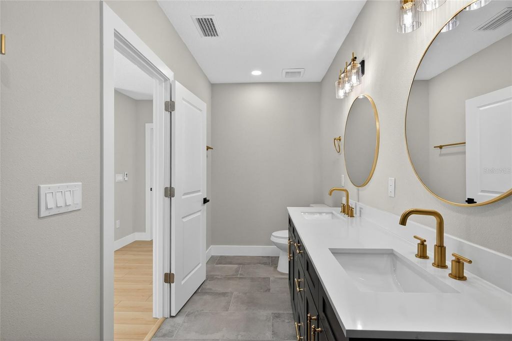 Image 24 of property listing at 3512 W MCELROY AVENUE, Tampa, FL 33611