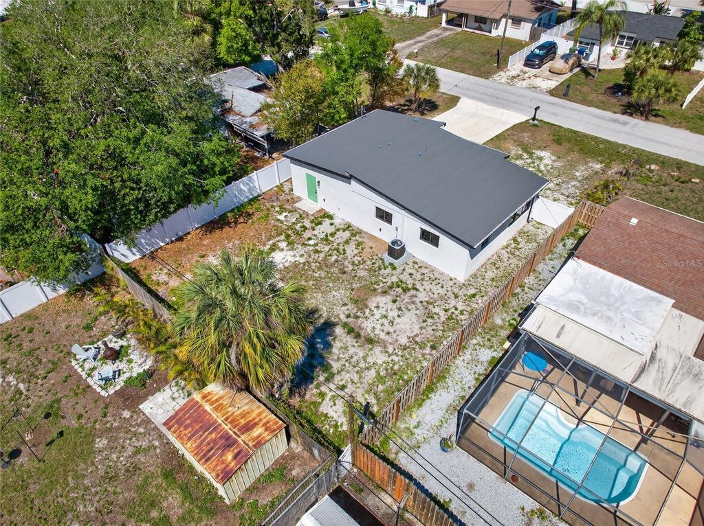 Image 32 of property listing at 3512 W MCELROY AVENUE, Tampa, FL 33611