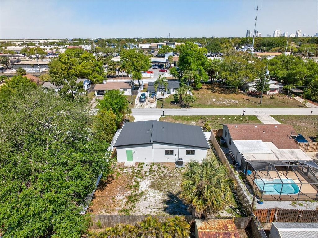 Image 33 of property listing at 3512 W MCELROY AVENUE, Tampa, FL 33611