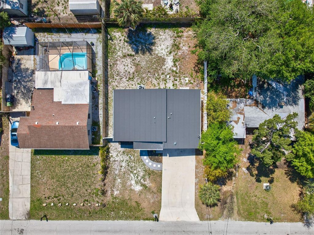 Image 34 of property listing at 3512 W MCELROY AVENUE, Tampa, FL 33611