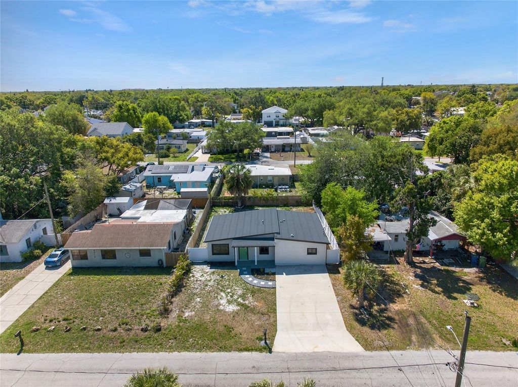 Image 35 of property listing at 3512 W MCELROY AVENUE, Tampa, FL 33611