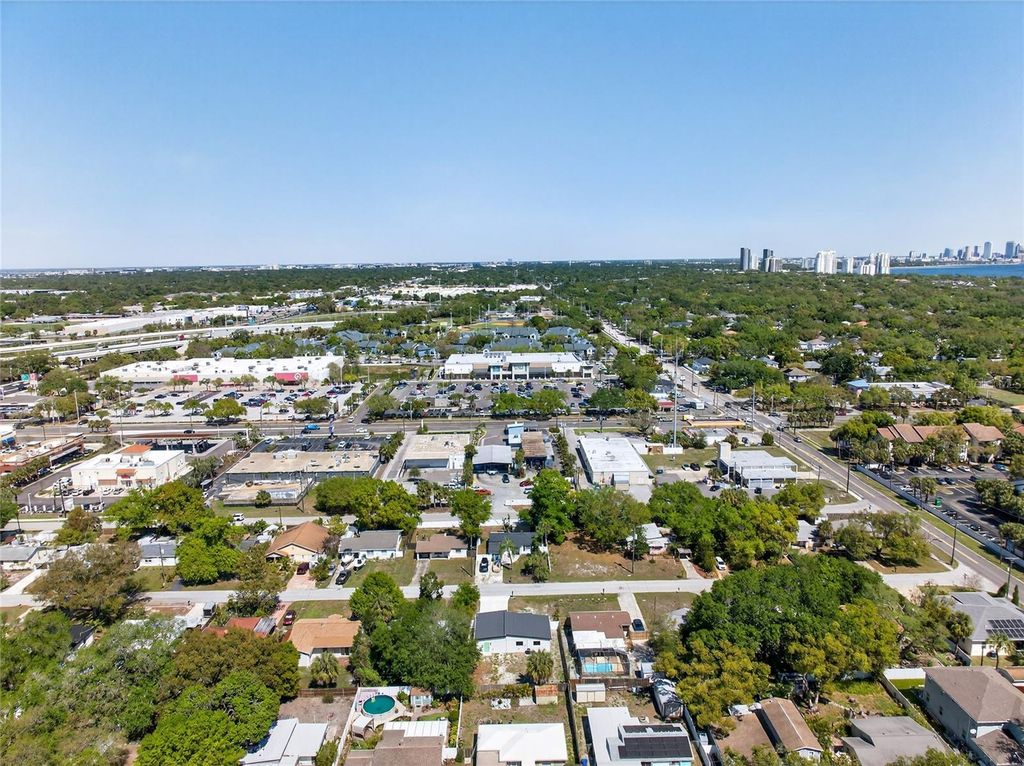 Image 38 of property listing at 3512 W MCELROY AVENUE, Tampa, FL 33611