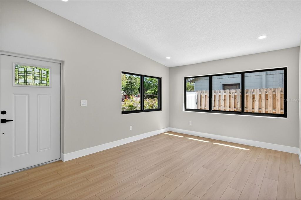 Image 6 of property listing at 3512 W MCELROY AVENUE, Tampa, FL 33611