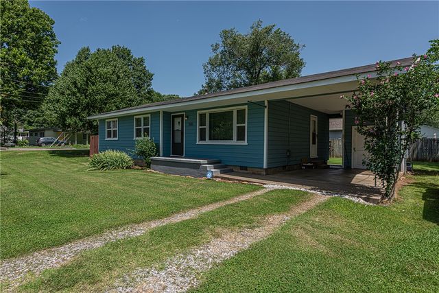 3016 W Mount Comfort Road, Fayetteville, AR 72704