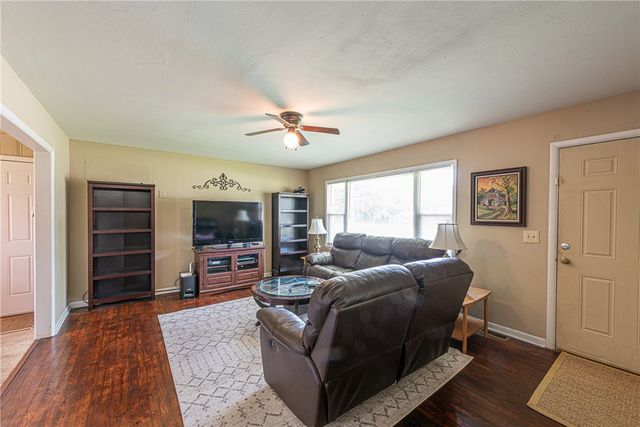 3016 W Mount Comfort Road, Fayetteville, AR 72704
