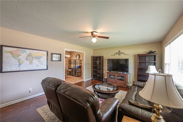 3016 W Mount Comfort Road, Fayetteville, AR 72704