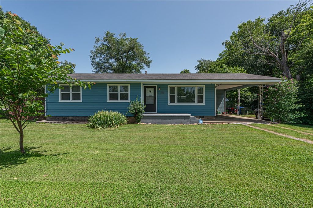 3016 W Mount Comfort Road, Fayetteville, AR 72704
