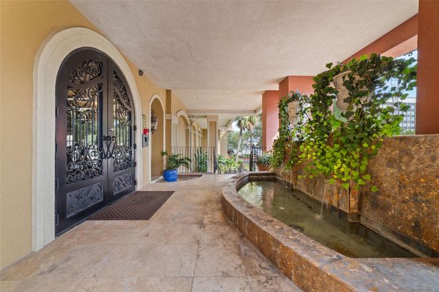 1711 Old Spanish Trail 408, Houston, TX 77054