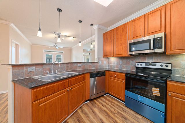 1711 Old Spanish Trail 408, Houston, TX 77054