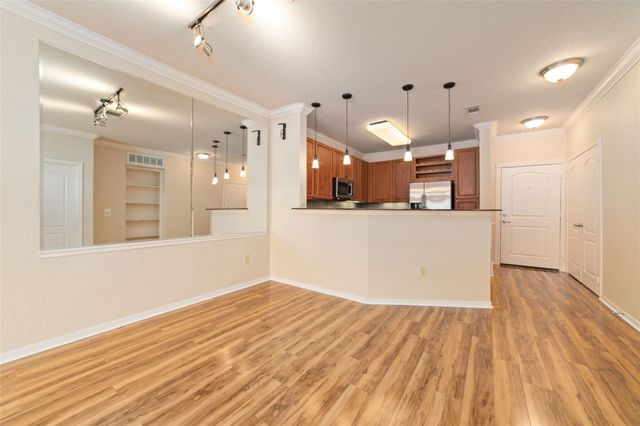 1711 Old Spanish Trail 408, Houston, TX 77054