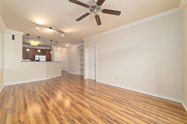 1711 Old Spanish Trail 408, Houston, TX 77054