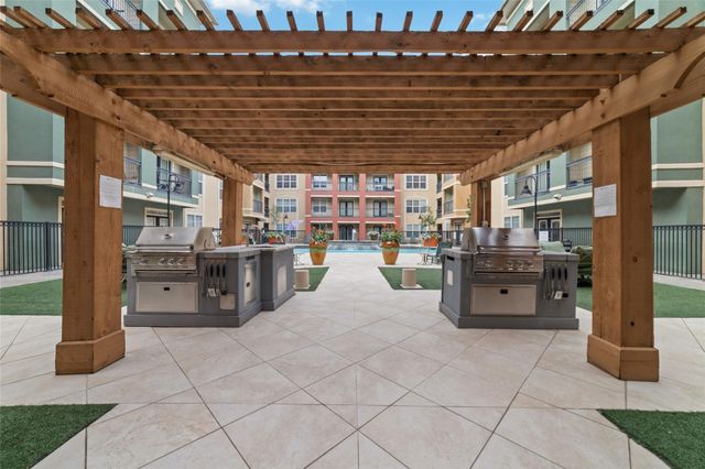 1711 Old Spanish Trail 408, Houston, TX 77054