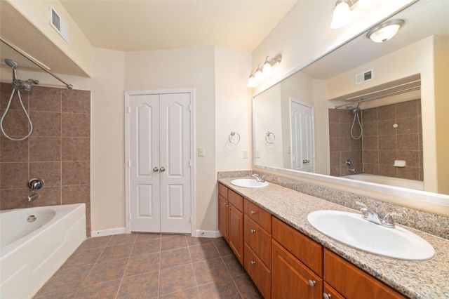 1711 Old Spanish Trail 408, Houston, TX 77054