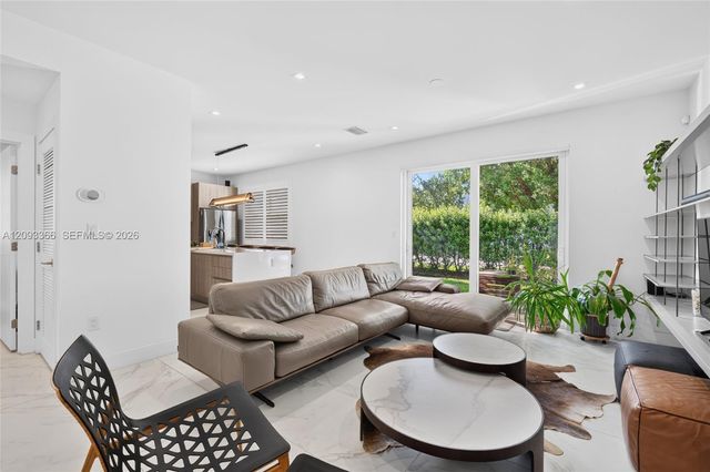 10370 NW 67th Terrace, Doral, FL 33178