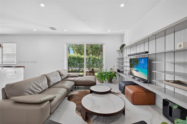 10370 NW 67th Terrace, Doral, FL 33178