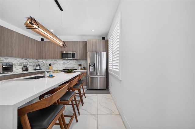 10370 NW 67th Terrace, Doral, FL 33178