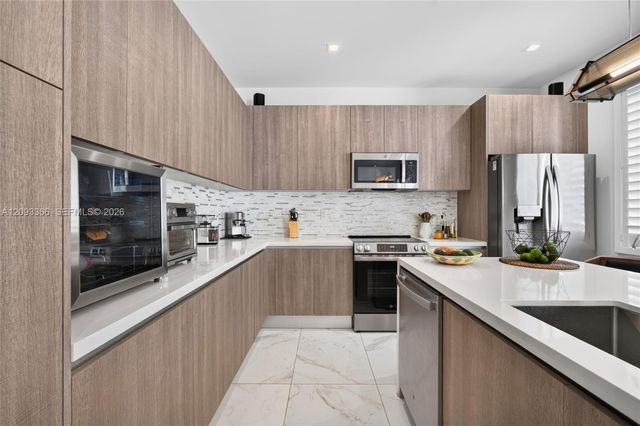 10370 NW 67th Terrace, Doral, FL 33178