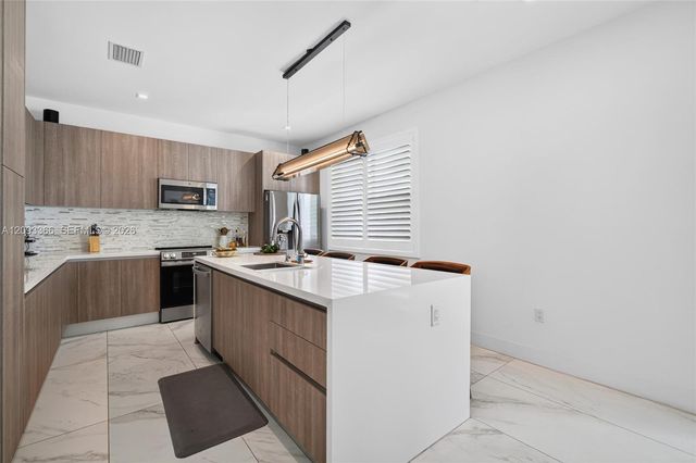 10370 NW 67th Terrace, Doral, FL 33178