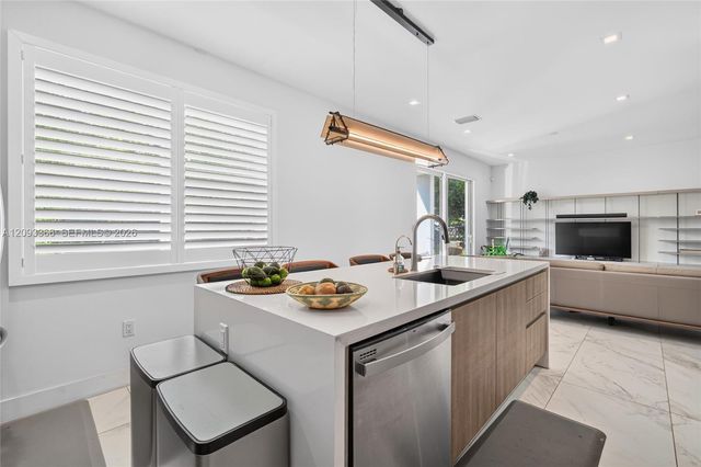 10370 NW 67th Terrace, Doral, FL 33178