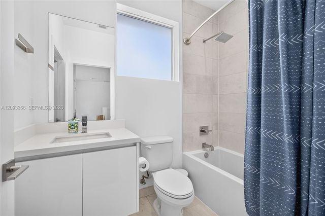 10370 NW 67th Terrace, Doral, FL 33178
