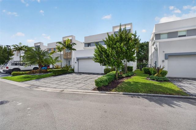 10370 NW 67th Terrace, Doral, FL 33178