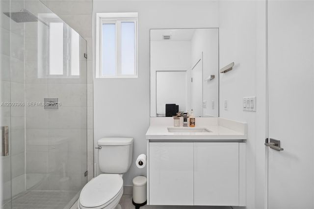 10370 NW 67th Terrace, Doral, FL 33178