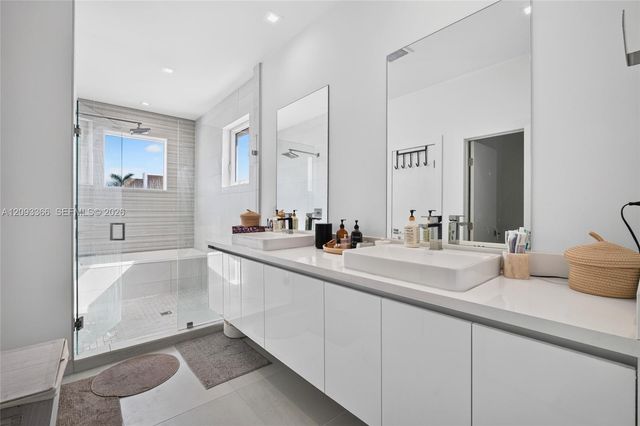 10370 NW 67th Terrace, Doral, FL 33178