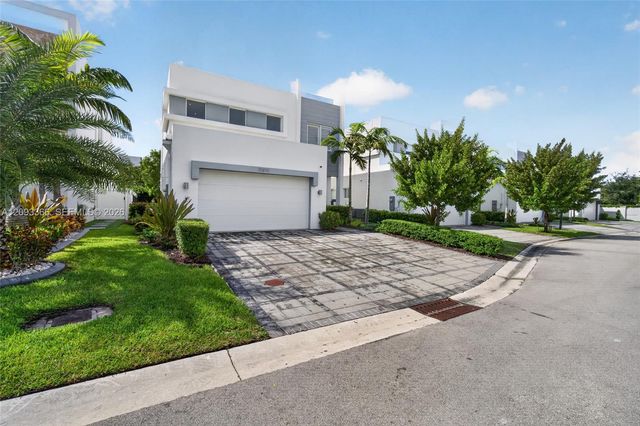 10370 NW 67th Terrace, Doral, FL 33178