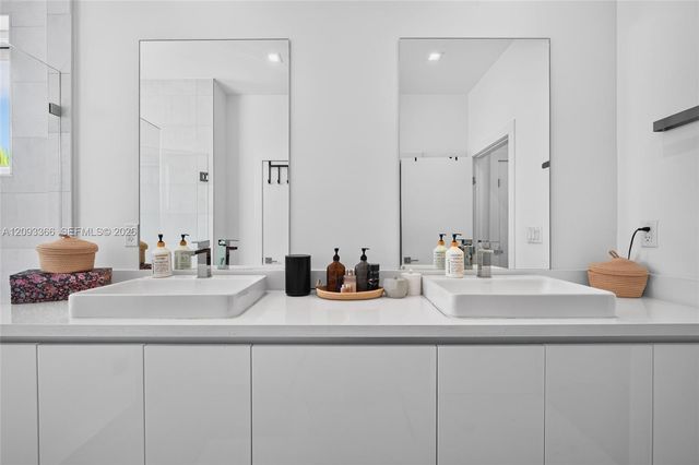 10370 NW 67th Terrace, Doral, FL 33178