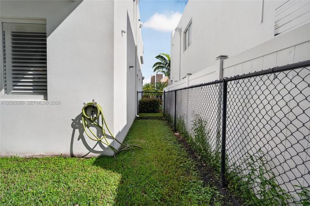 10370 NW 67th Terrace, Doral, FL 33178