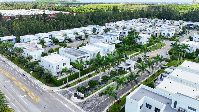 10370 NW 67th Terrace, Doral, FL 33178