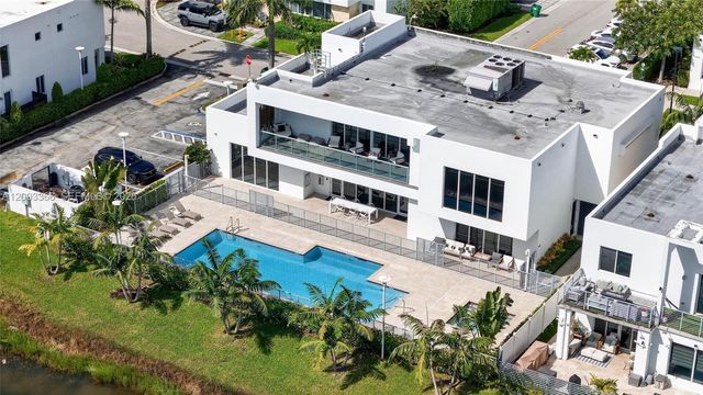10370 NW 67th Terrace, Doral, FL 33178