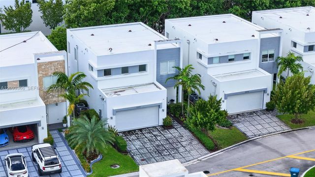 10370 NW 67th Terrace, Doral, FL 33178