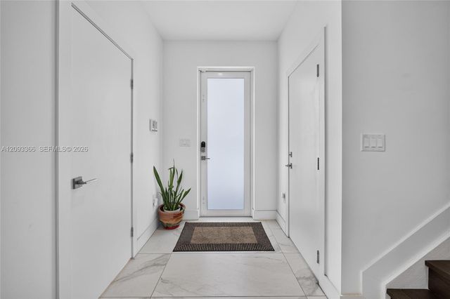 10370 NW 67th Terrace, Doral, FL 33178