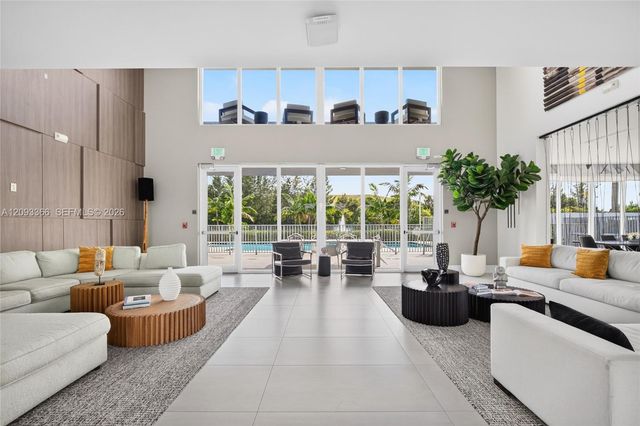 10370 NW 67th Terrace, Doral, FL 33178