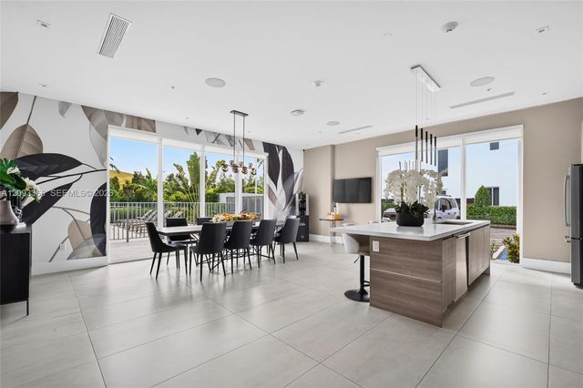 10370 NW 67th Terrace, Doral, FL 33178