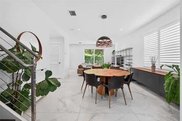 10370 NW 67th Terrace, Doral, FL 33178